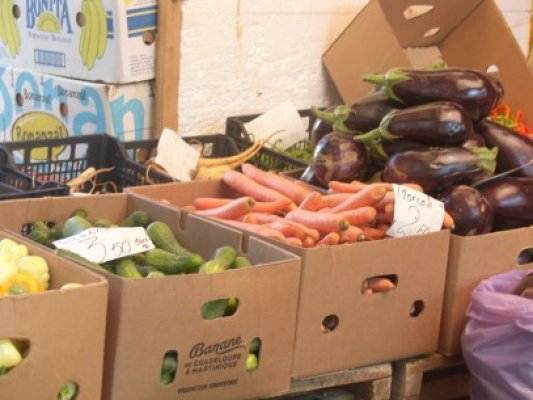 Preţurile la legume au rămas aproape neschimbate în pieţele din Constanţa